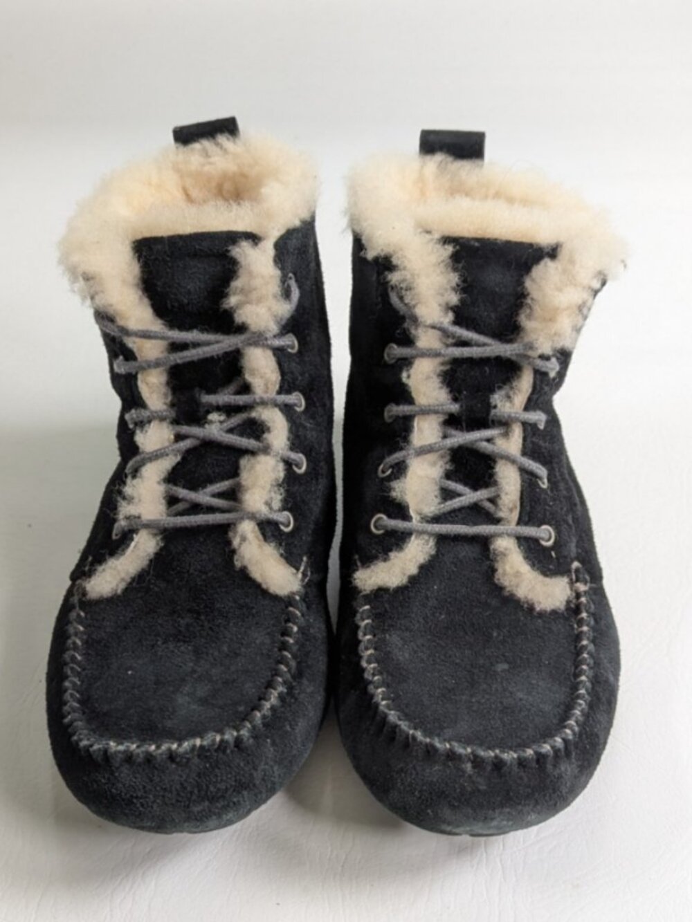 Ugg Chickaree Moccasin Black Suede Boots Women's Size 7  Shearling lined - Picture 3 of 9
